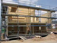 Sdfassade im Rohbau,